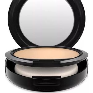 MAC Cosmetics Studio Fix Powder in C2